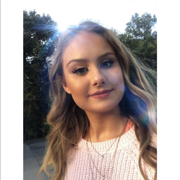 Meet your Posher, Malia - Picture 1 of 1